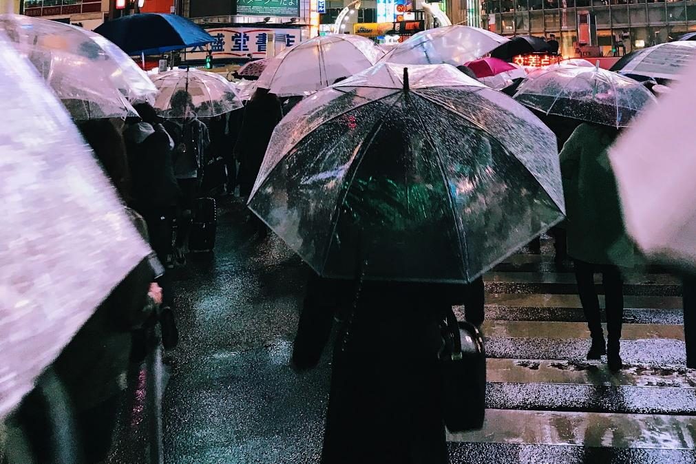 Muitas nuvens e chuva é a previsão para hoje