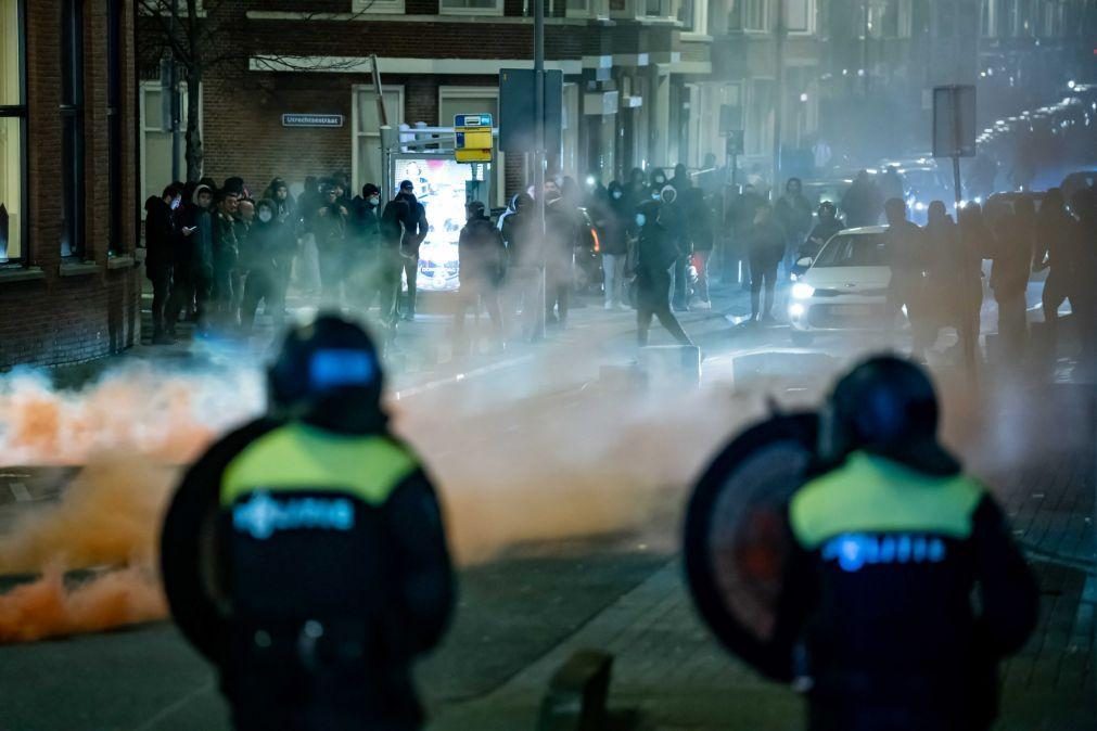 Covid-19: Países Baixos com segunda noite de confrontos após imposição do recolher obrigatório