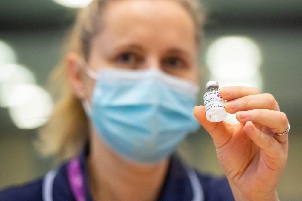 AstraZeneca esconde vacinas em armazém em Roma