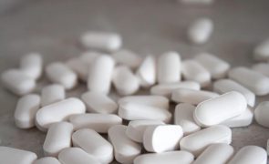 Farmácias podem ficar sem paracetamol, ibuprofeno e xaropes para crianças