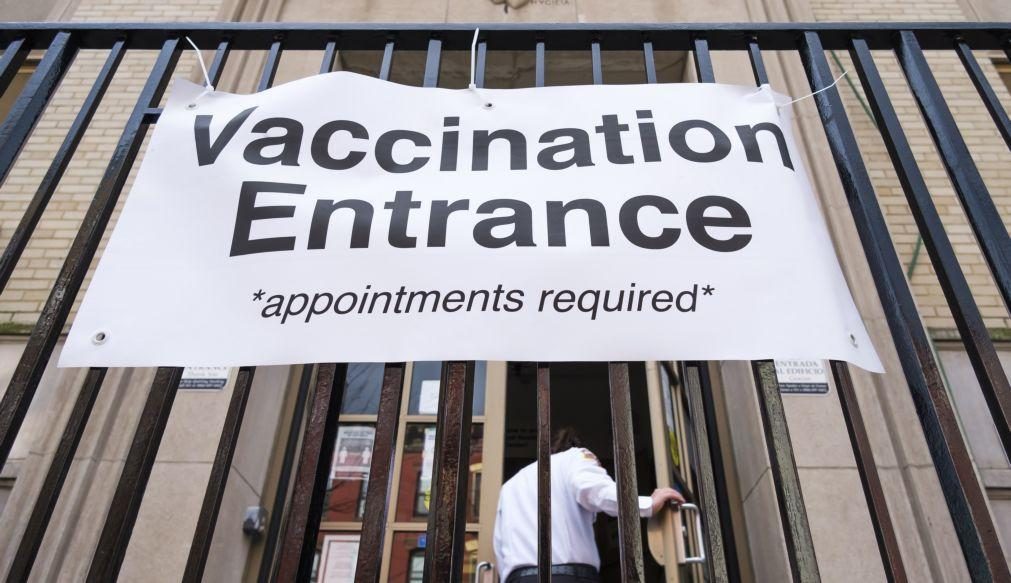Covid-19: Locais de vacinação nos EUA estão sem doses para administrar