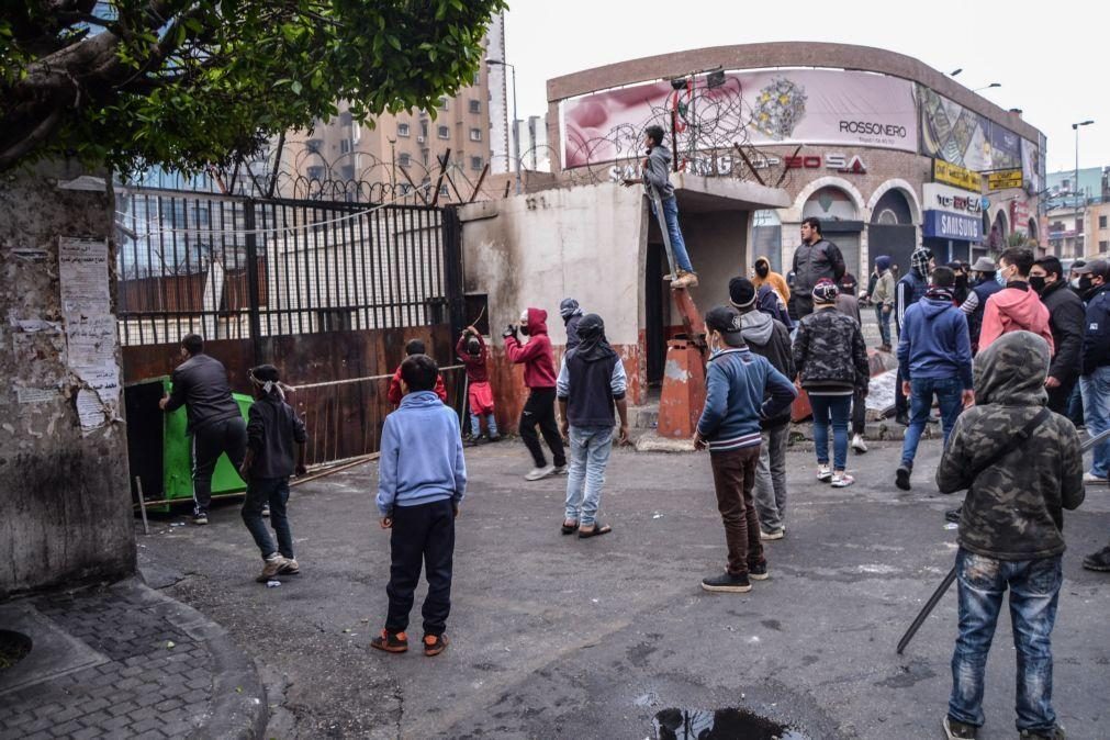 Covid-19: Um morto e 300 feridos em protestos contra confinamento no Líbano