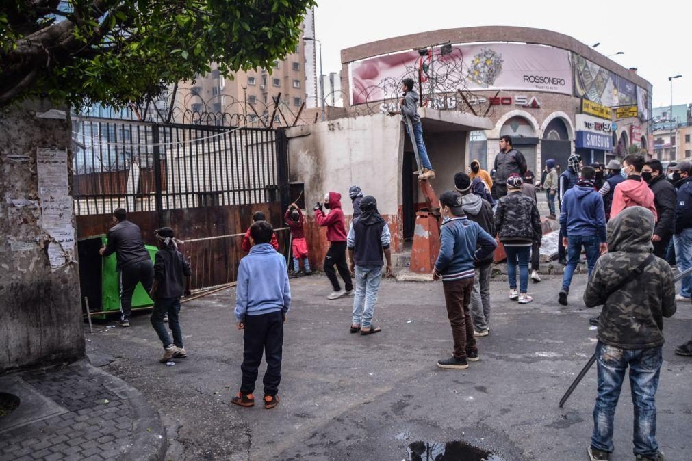 Covid-19:  Um morto e 300 feridos em protestos contra confinamento no Líbano