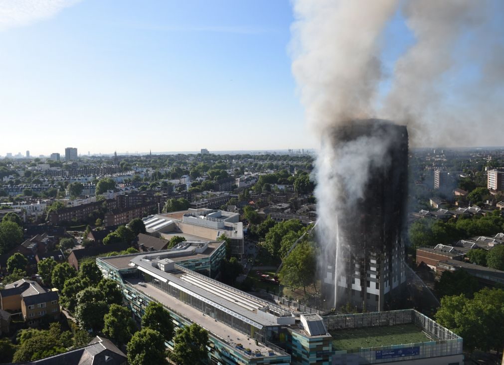 Pelo menos seis mortos e numerosos desaparecidos no incêndio em Londres
