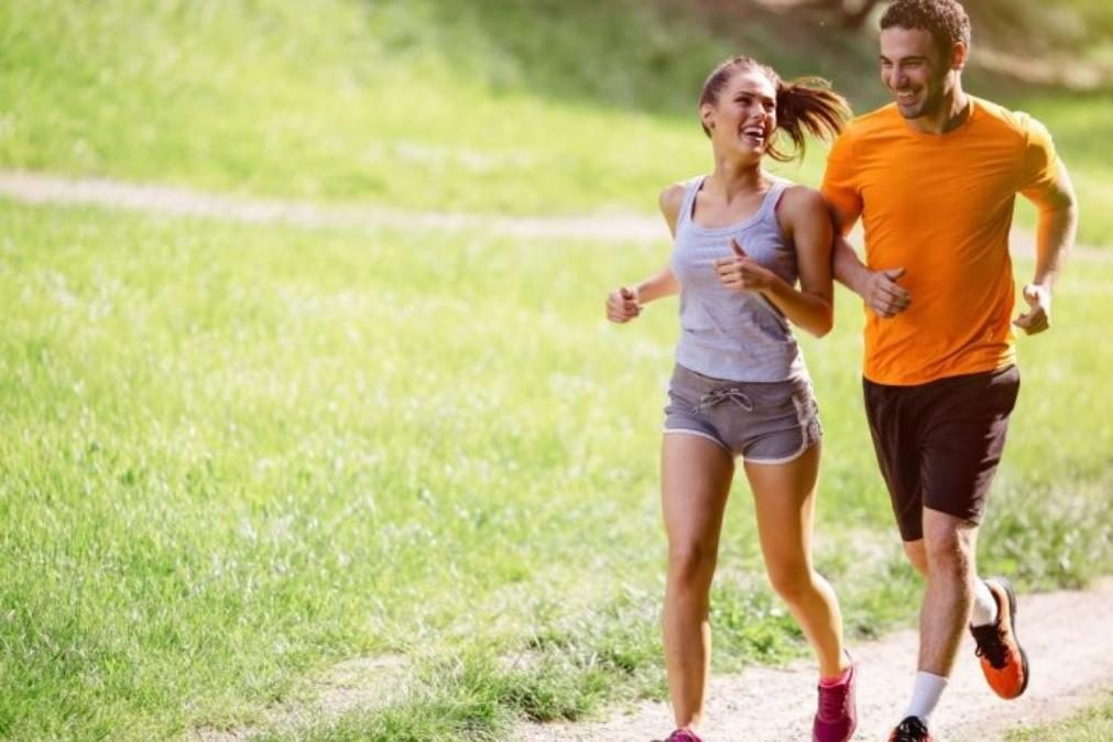 Os cuidados que deve ter ao treinar ao ar livre durante o verão