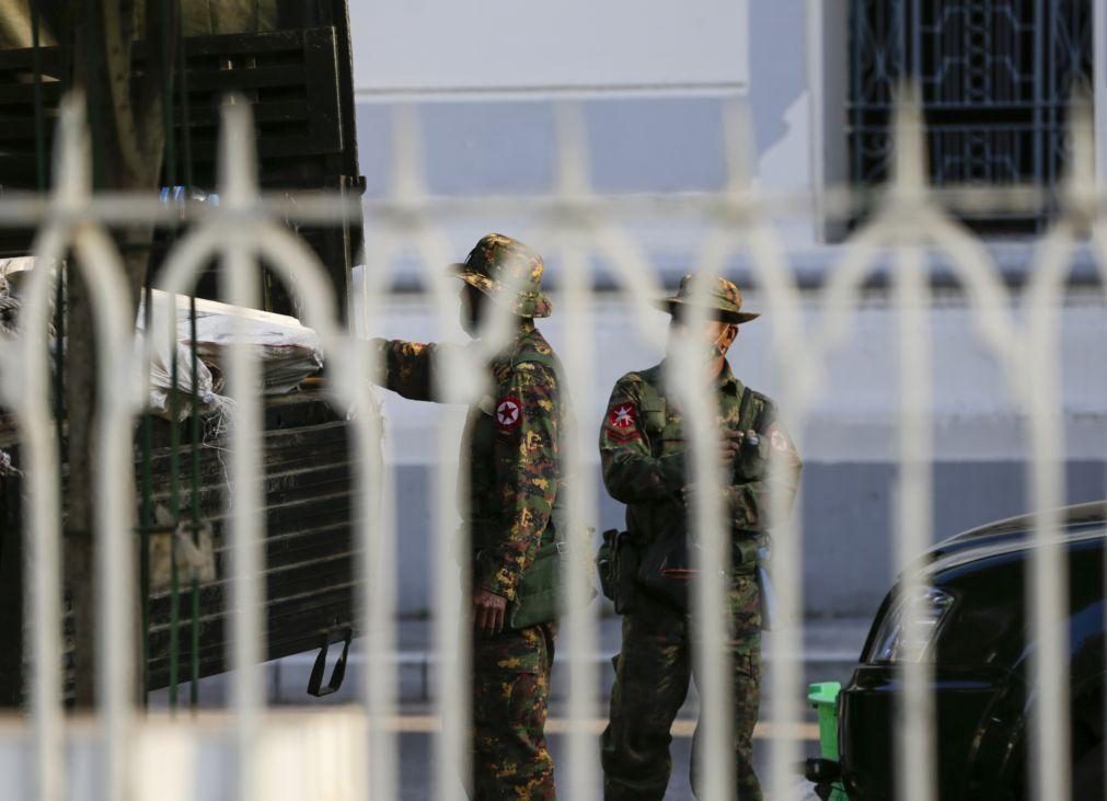 Exército de Myanmar declara estado de emergência e assume controlo do país