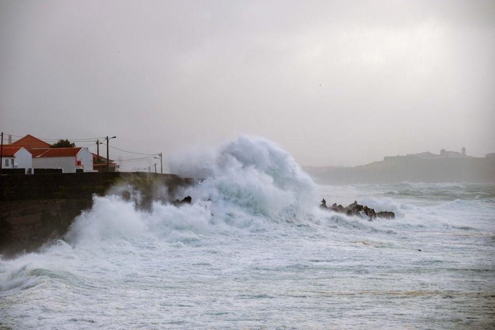 Alerta amarelo para sete ilhas dos Açores devido a vento e agitação marítima
