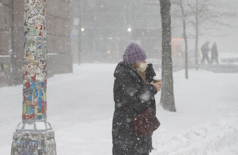 Tempestade cobre de neve Nova Iorque e todo o nordeste dos EUA