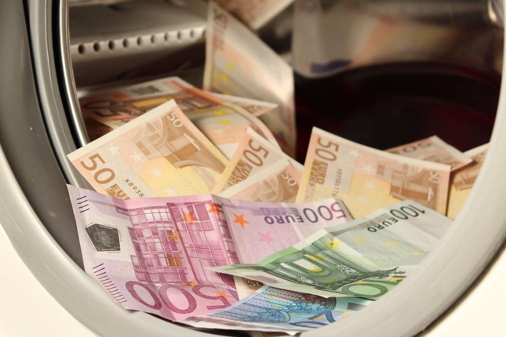 Comissão Europeia insta Portugal a «fazer mais» no combate à corrupção