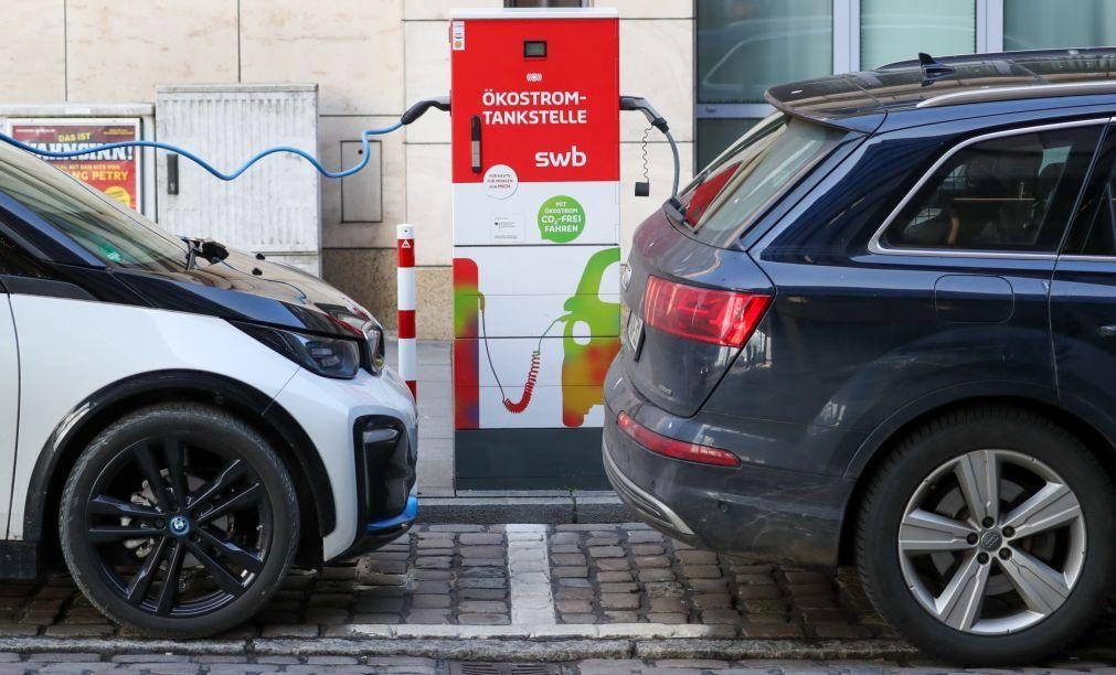 Venda de carros elétricos na Europa duplicou em 2020