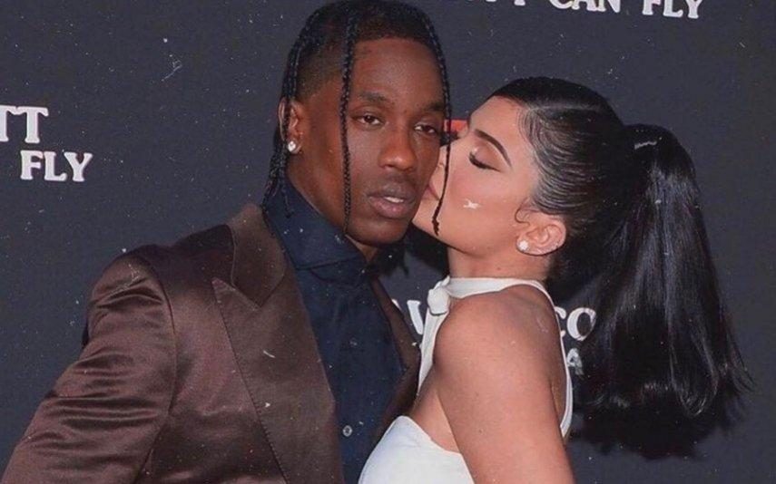 Kylie Jenner e Travis Scott continuam 