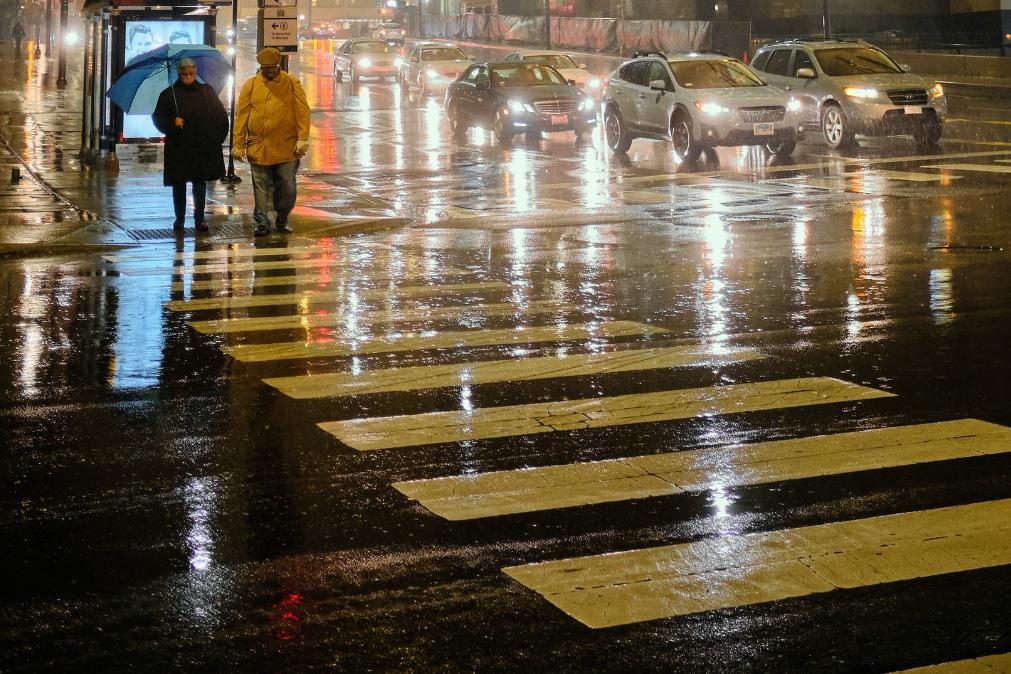 Previsão de chuva, vento e frio para amanhã, segunda-feira