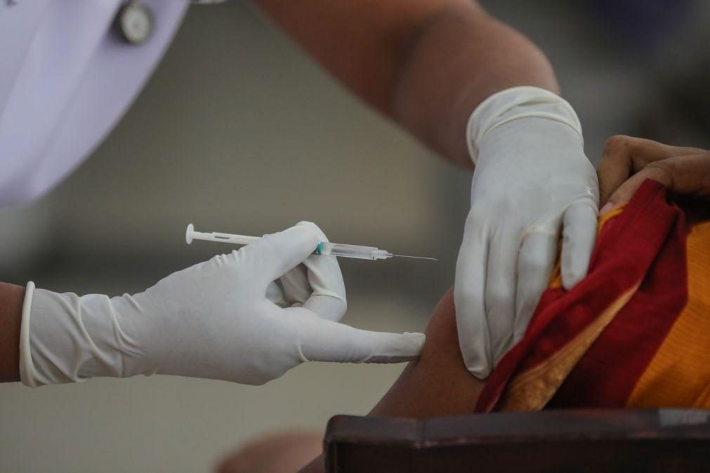 África do Sul adia vacinação com AstraZeneca devido a falta de eficácia contra nova estirpe