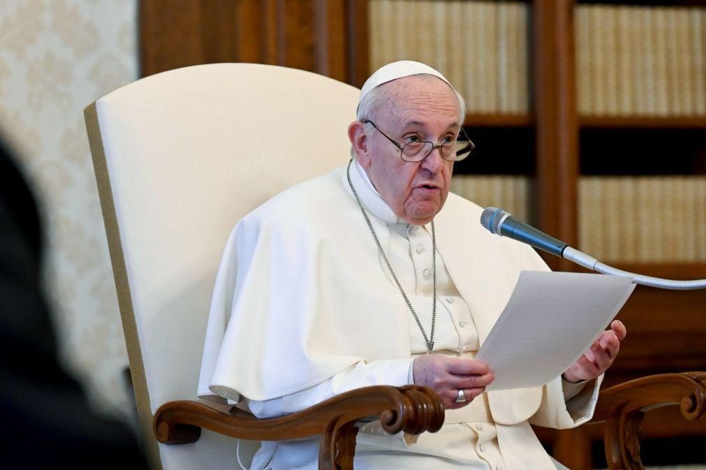 Papa Francisco pede libertação