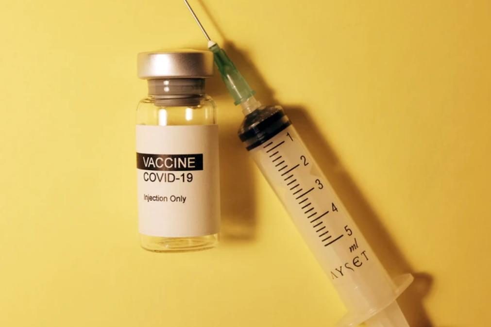Covid-19: Agência Europeia de Medicamentos admite preocupação sobre eficácia das vacinas