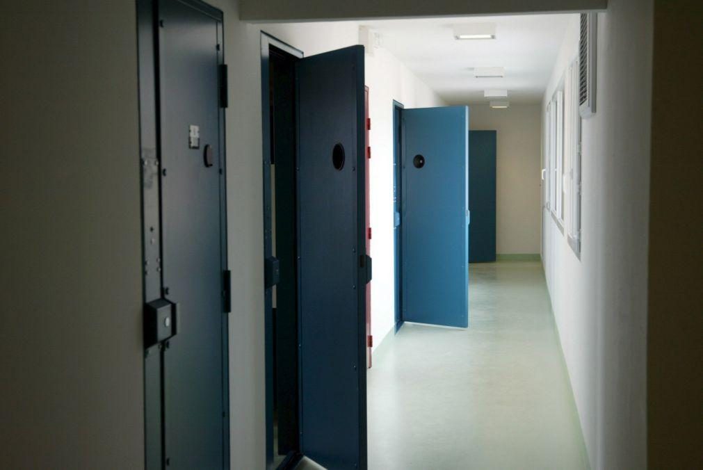 Covid-19: 252 reclusos infetados, 72 casos detetados em Lisboa