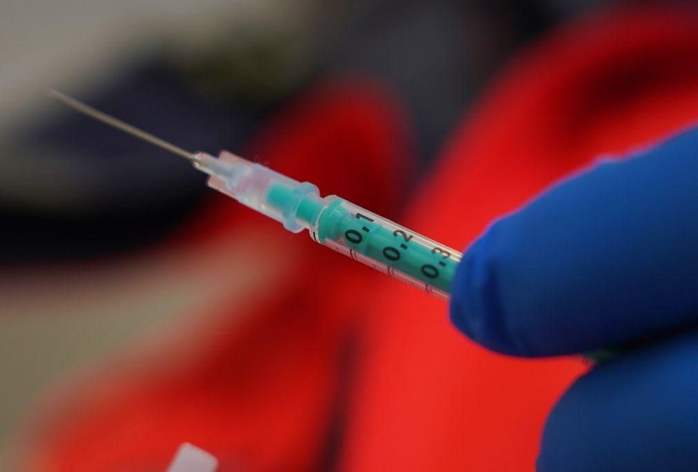 Vacinação nas farmácias comunitárias sempre esteve no horizonte, diz ministra