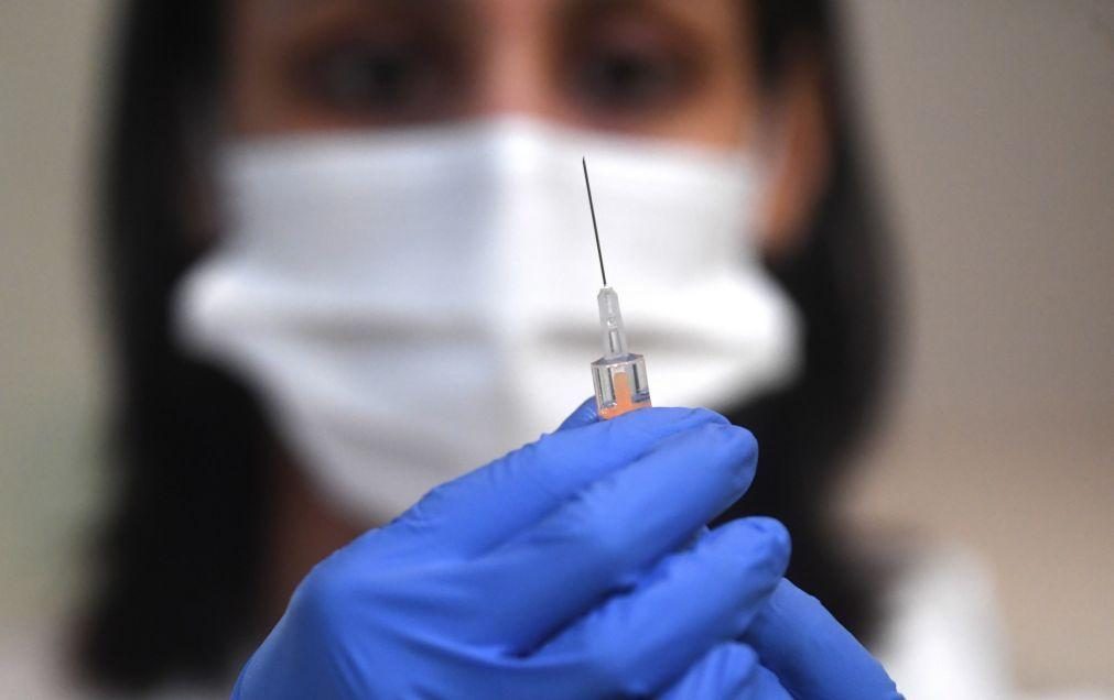 Pessoas vacinadas contra a covid-19 podem eventualmente infetar sem ficarem doentes