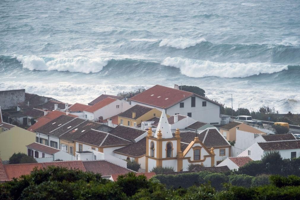 Mau tempo: Grupos ocidental e central dos Açores mantêm avisos amarelos