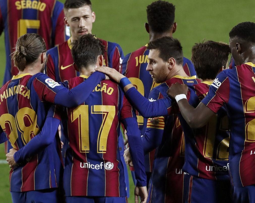 Trincão 'bisa' na goleada do FC Barcelona que sobe ao segundo lugar em Espanha