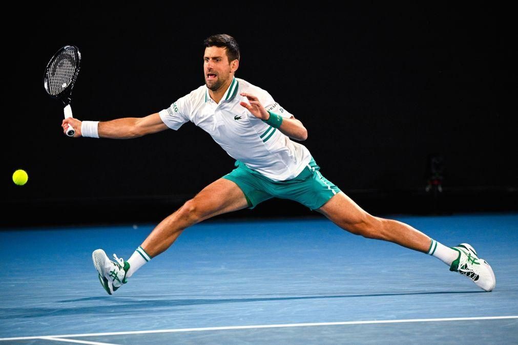 Djokovic bate Raonic e acede aos quartos de final do Open da Austrália