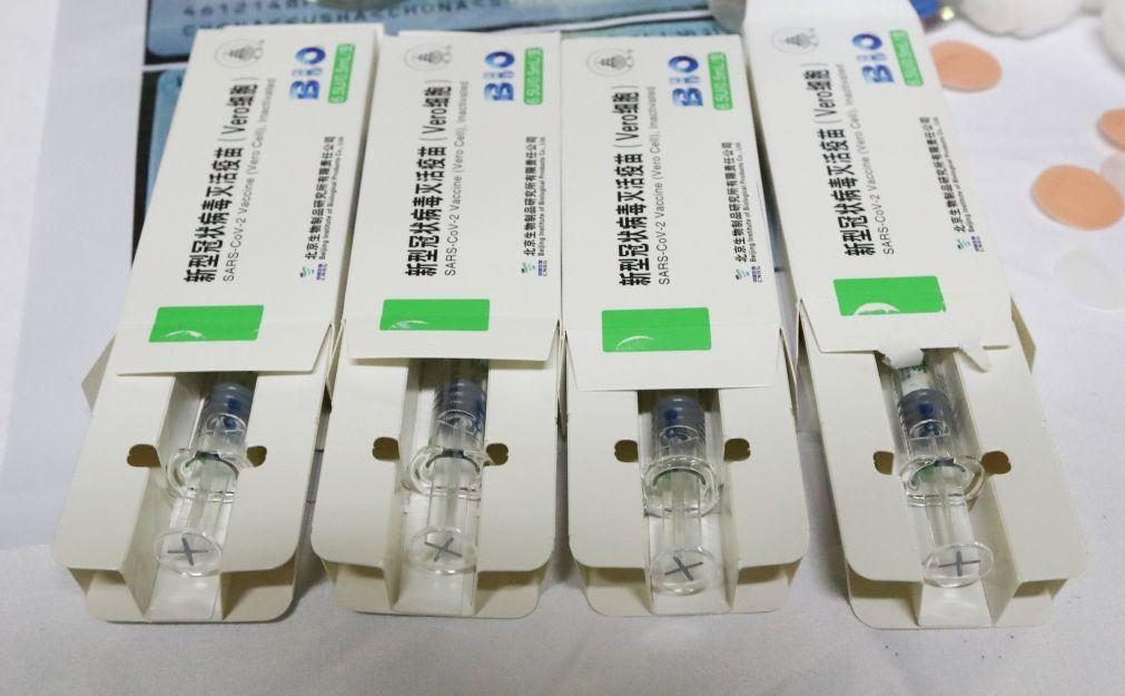 Covid-19: Zimbabué recebeu doação de 200 mil doses da vacina chinesa
