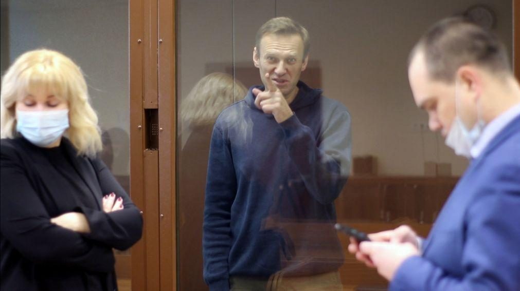 Navalny: Ministério Público exige pagamento de multa de 10.600 euros em novo processo