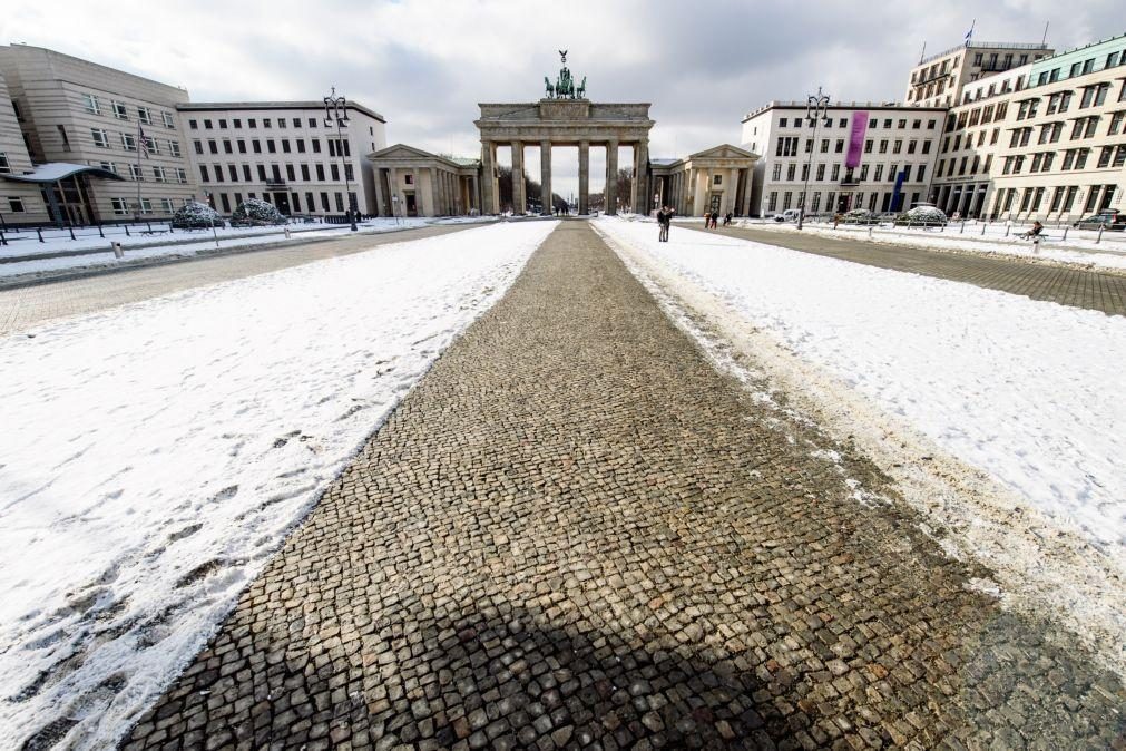 Governo alemão alerta que desconfinamento não pode levar a nova onda