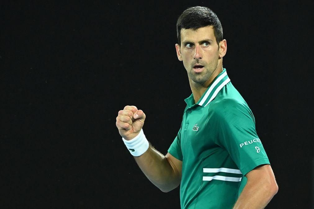 Open da Austrália: Djokovic vence Zverev e regressa às meias-finais