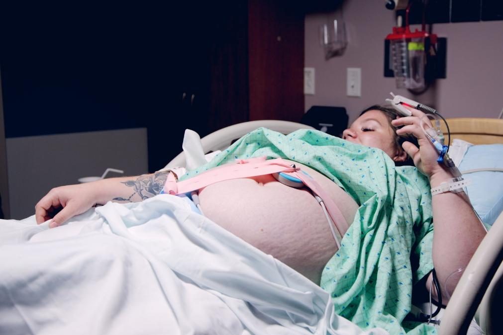 Mulheres com covid-19 consideradas de imediato grávidas de risco
