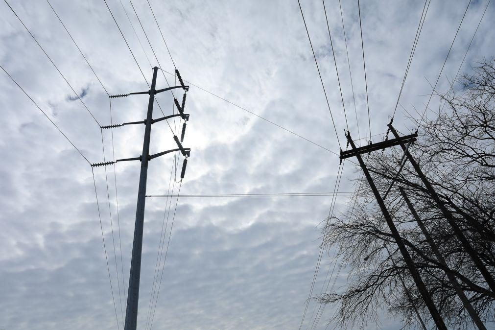 Milhões de norte-americanos ficam sem eletricidade por causa do frio