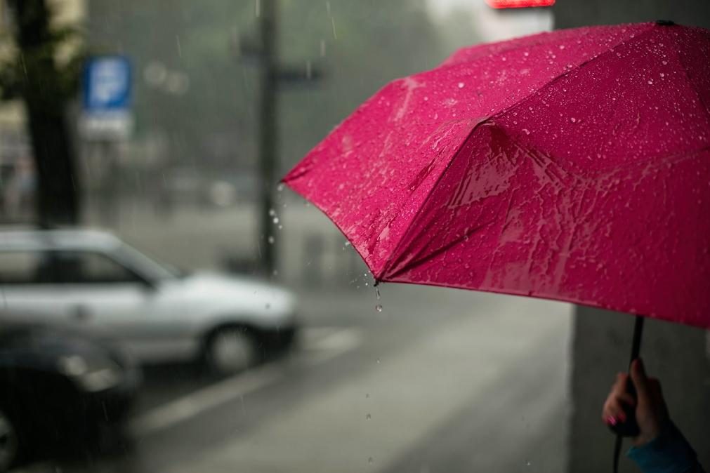 Tempo no fim de semana será de chuva, granizo e trovoada