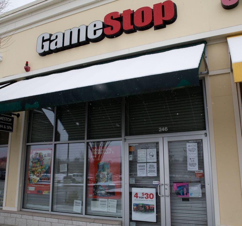 GameStop: Ação suspensa várias vezes por forte volatilidade ganha mais de 100%