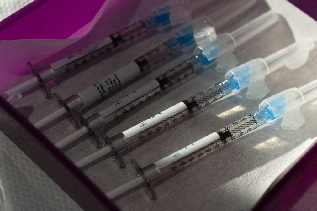 Mais vacinas dadas do que portugueses infetados no final desta semana