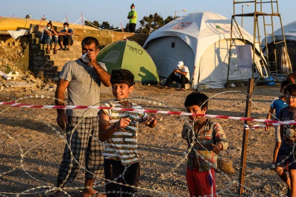 Grécia anuncia encerramento de campo de refugiados de Lesbos