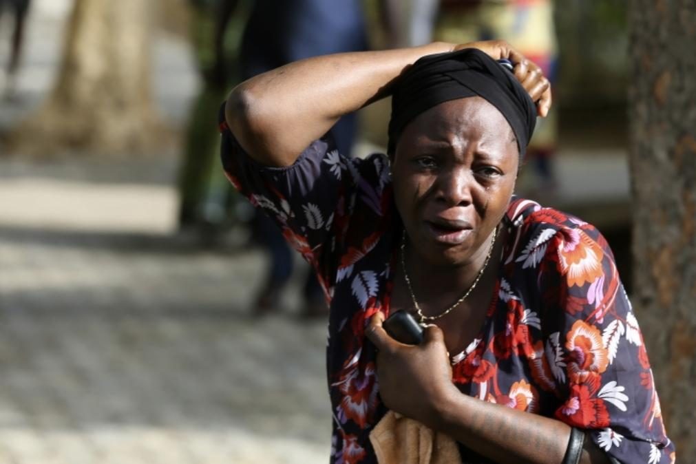 Atacantes raptam um grande número de raparigas de uma escola na Nigéria