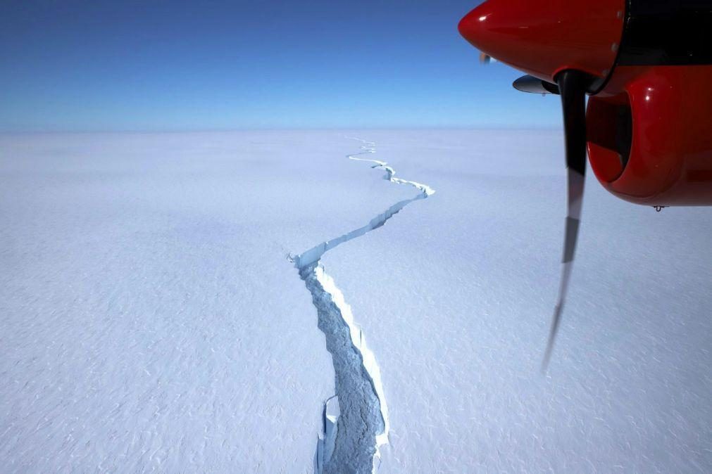 Iceberg do tamanho de Londres desprende-se da Antártida