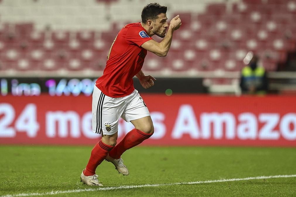 Benfica vence Rio Ave por 2-0 e encurta distâncias