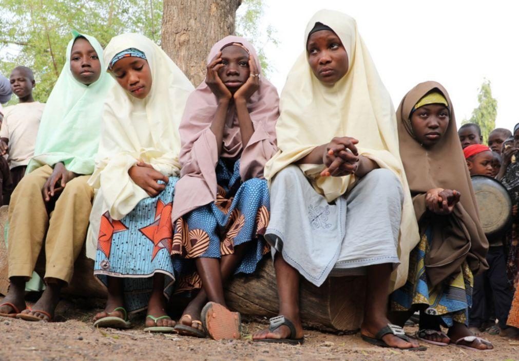 Centenas de adolescentes raptadas na Nigéria foram libertadas