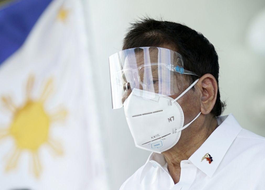 Presidente filipino demite embaixadora no Brasil filmada a agredir funcionária