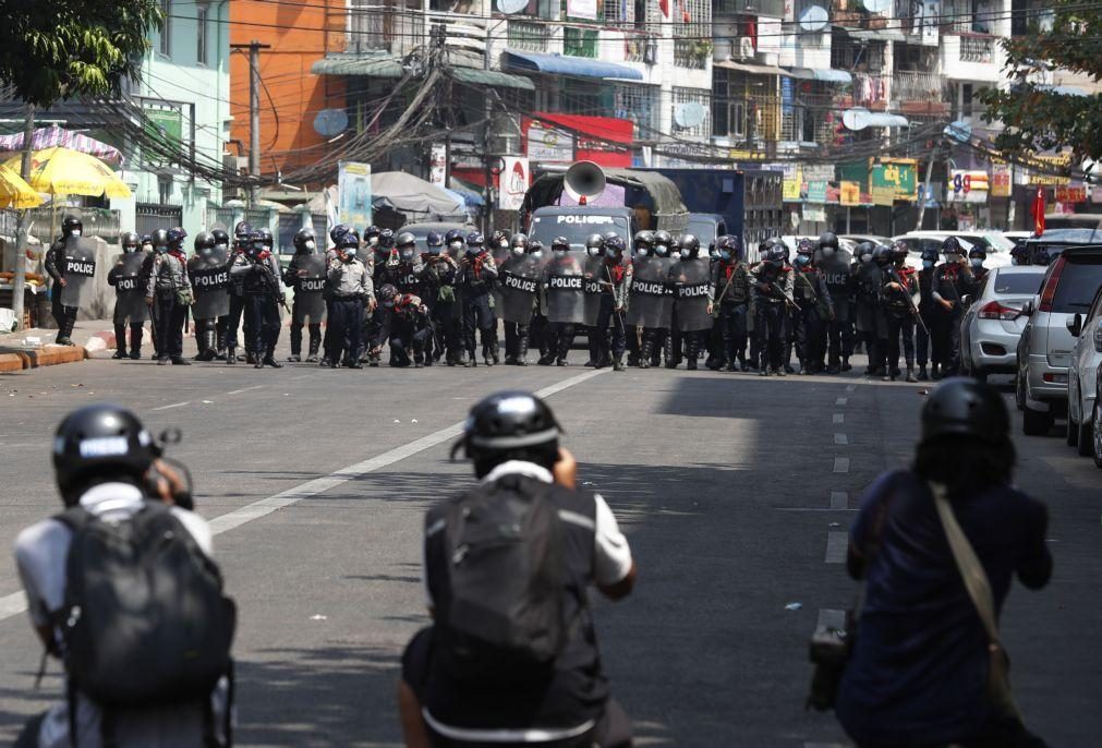 Seis jornalistas detidos e acusados de violar ordem pública em Myanmar