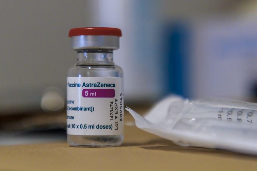 Covid-19: Ordem dos Médicos quer vacina da AstraZeneca alargada a maiores de 65 anos