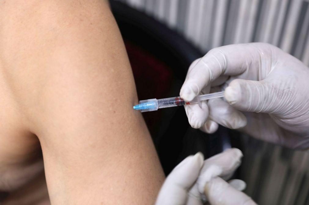 Covid-19: Vacinação seria «passo decisivo» para regresso às aulas