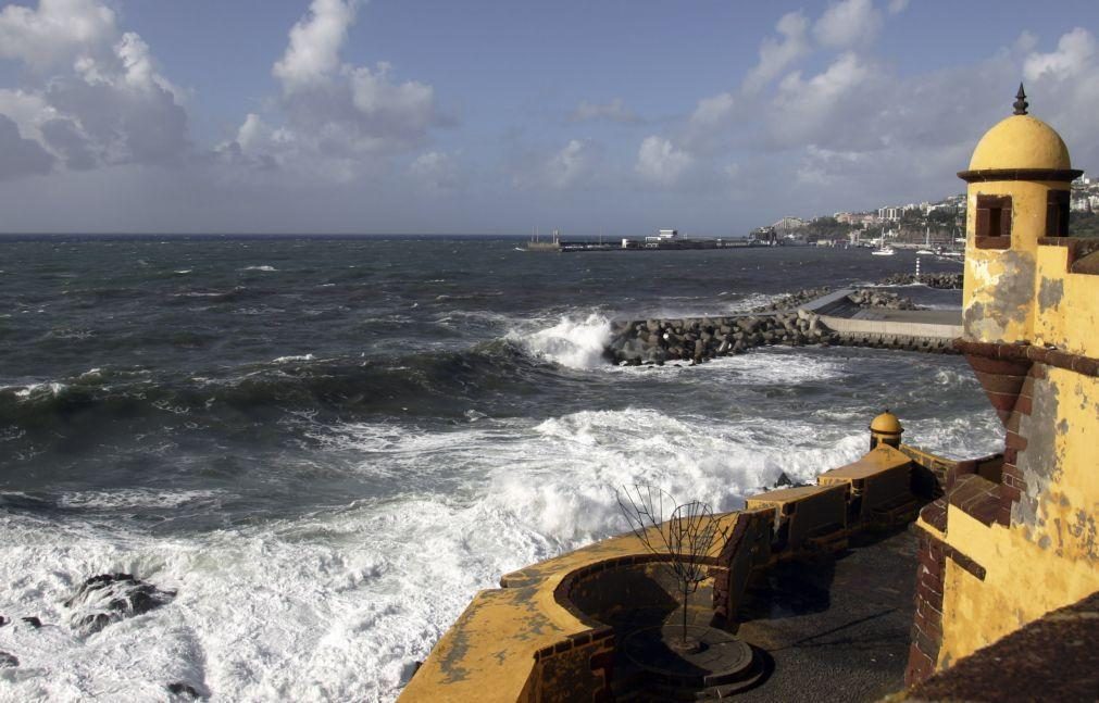 Capitania do Funchal prolonga aviso de mau tempo no mar até manhã de domingo