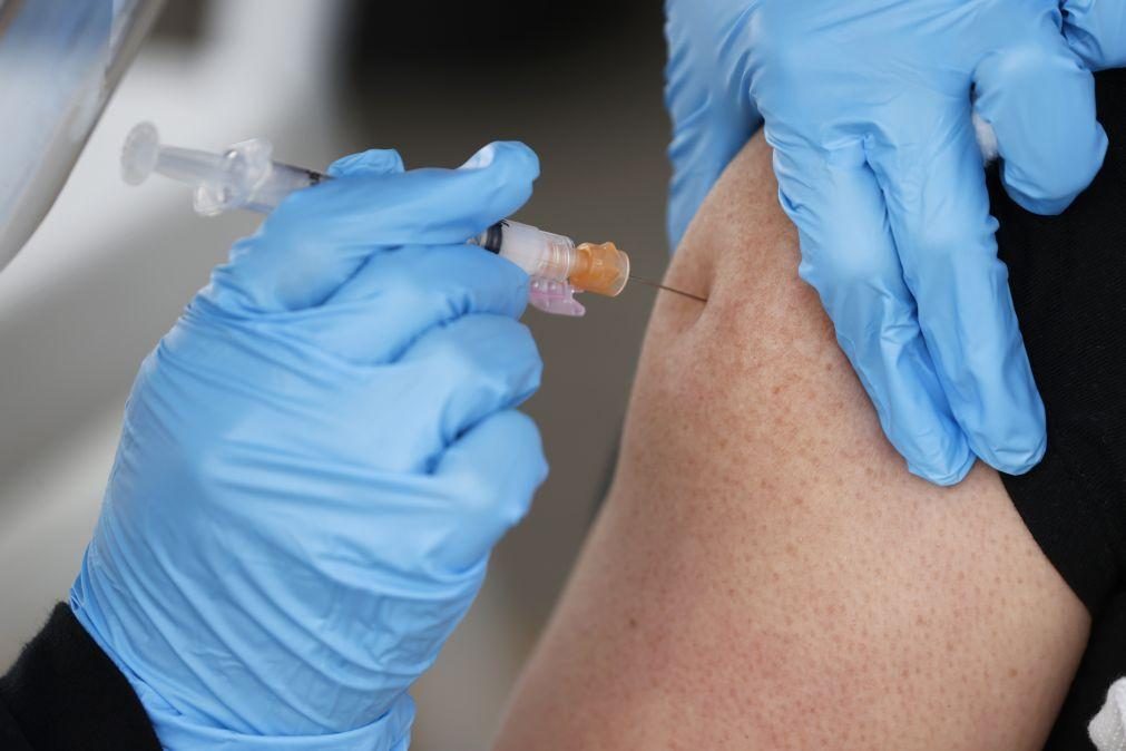 Covid-19: Farmacêuticos começam a ser vacinados na segunda-feira