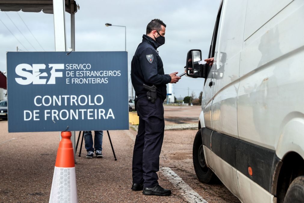 Covid-19: Mantêm-se fechada fronteira com Espanha e restrições nos voos