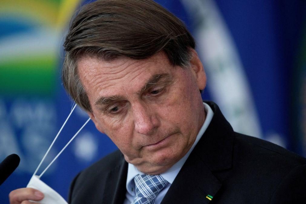 Covid-19: Bolsonaro critica confinamento e diz que é