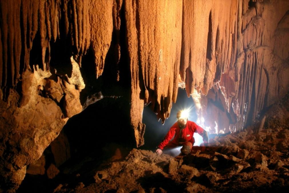 Catorze pessoas fechadas durante 40 dias numa gruta nos Pirinéus
