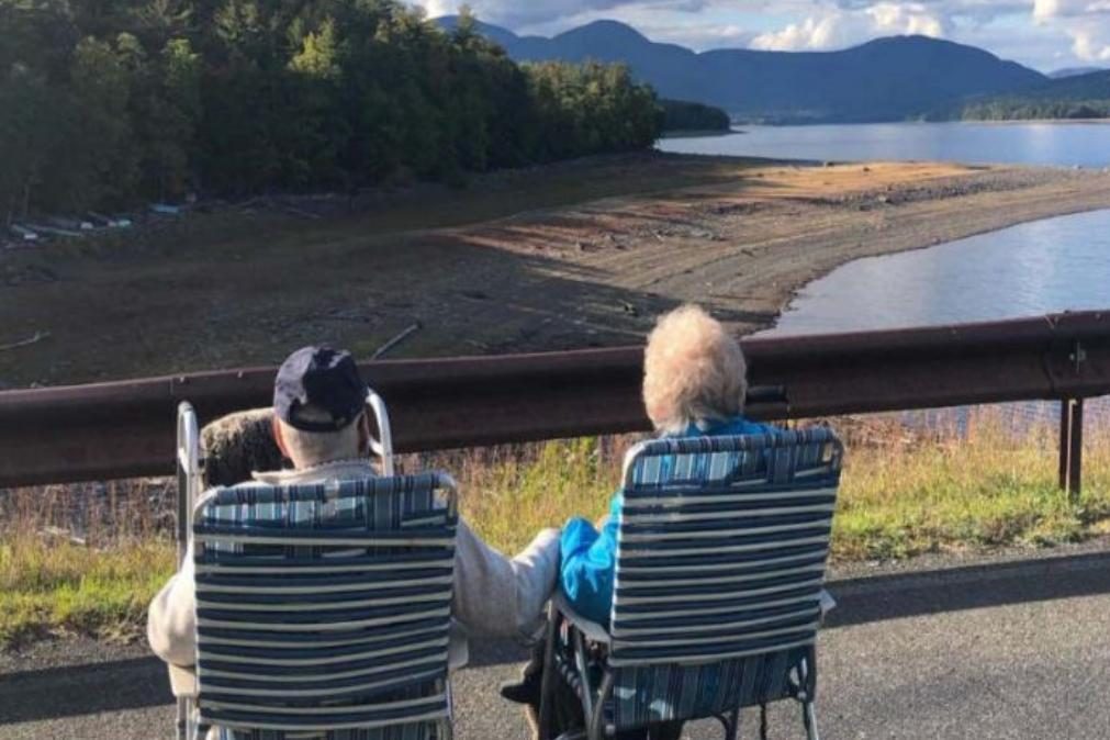 Casal encontra o amor aos 94 anos durante pandemia