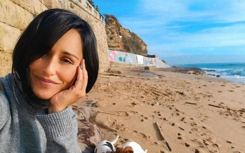 Rita Pereira Atriz lesiona-se após aparatosa queda na praia: 